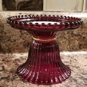 BBW MAROON GLASS PEDESTAL